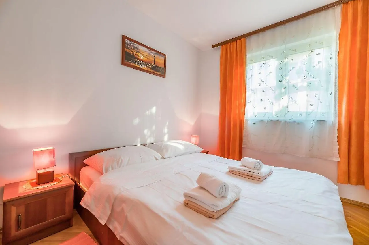 Apartment Nur 350 Meter Zum Strand Mit Meerblick Baska